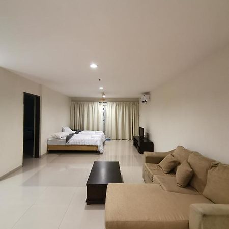 Spacious & Homey Apartment At Marina Island By Jomy Homestay Lumut Zewnętrze zdjęcie