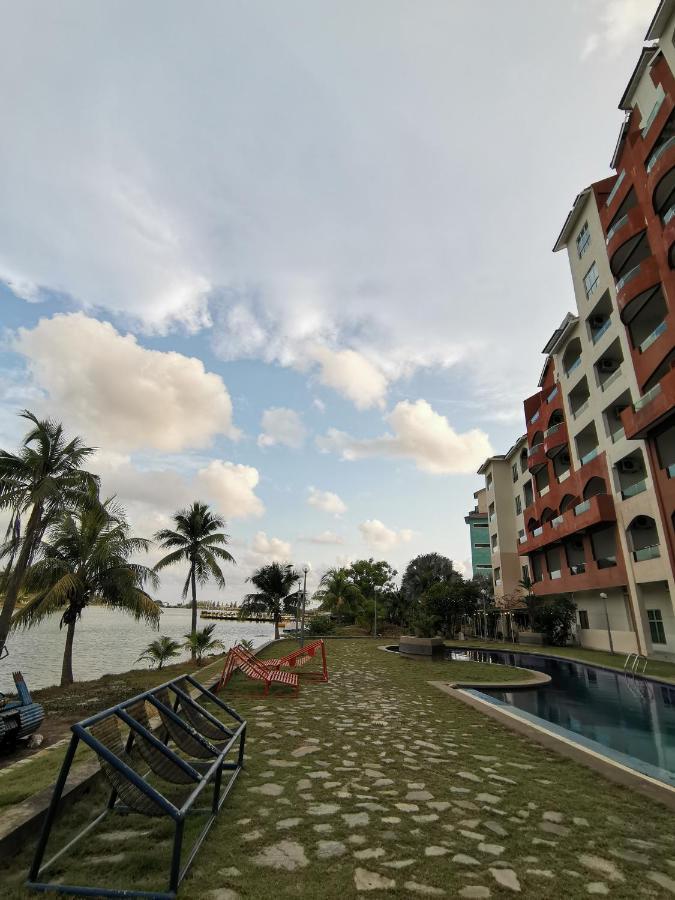 Spacious & Homey Apartment At Marina Island By Jomy Homestay Lumut Zewnętrze zdjęcie