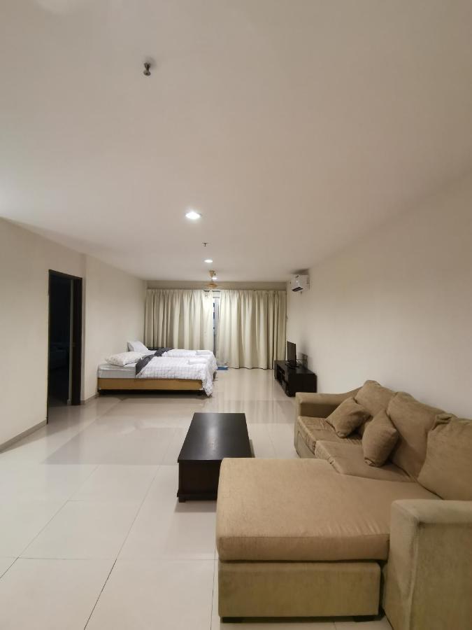 Spacious & Homey Apartment At Marina Island By Jomy Homestay Lumut Zewnętrze zdjęcie