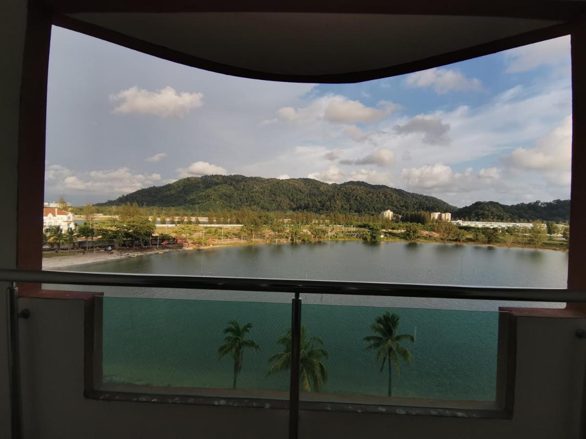 Spacious & Homey Apartment At Marina Island By Jomy Homestay Lumut Zewnętrze zdjęcie