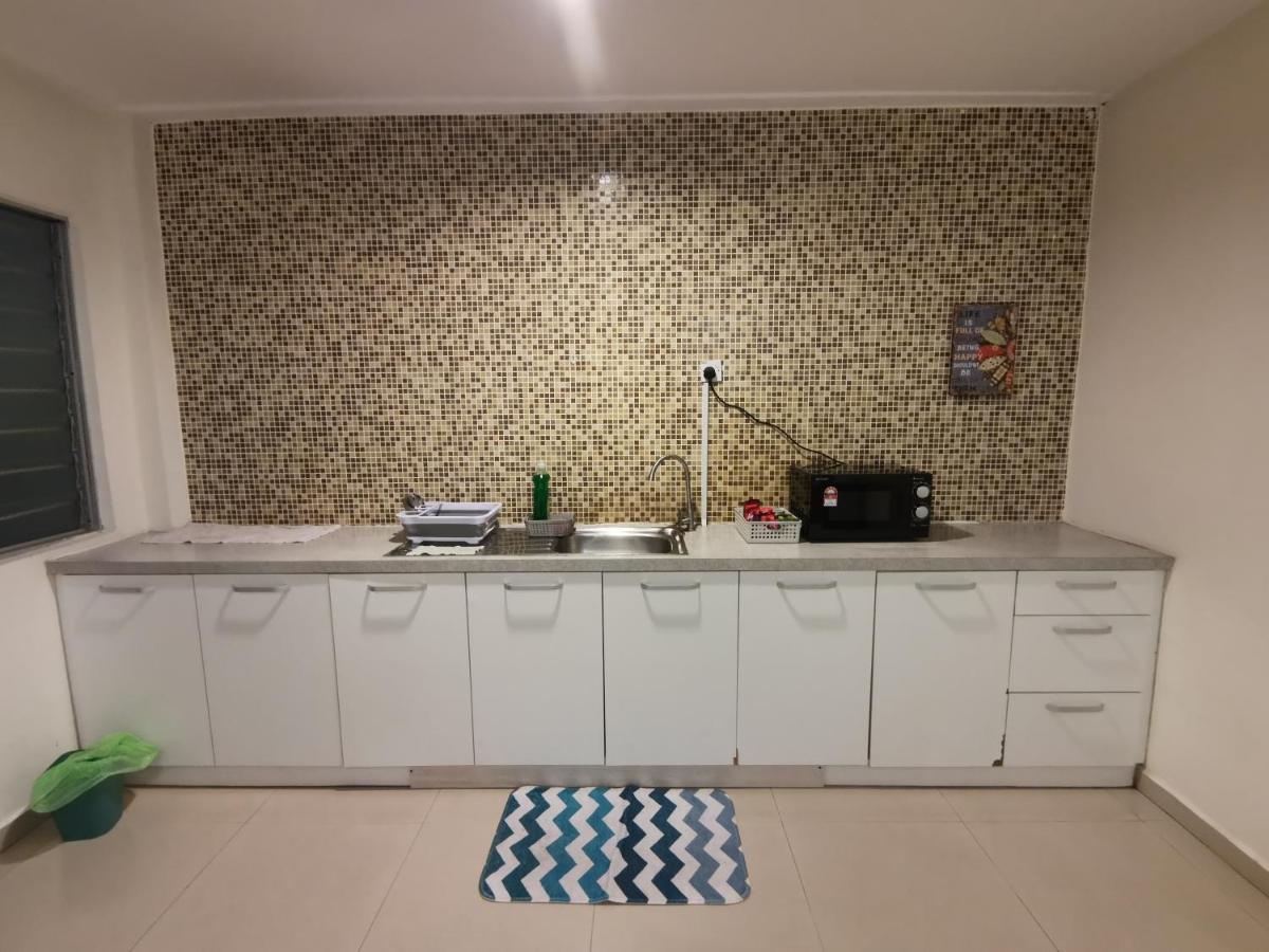 Spacious & Homey Apartment At Marina Island By Jomy Homestay Lumut Zewnętrze zdjęcie